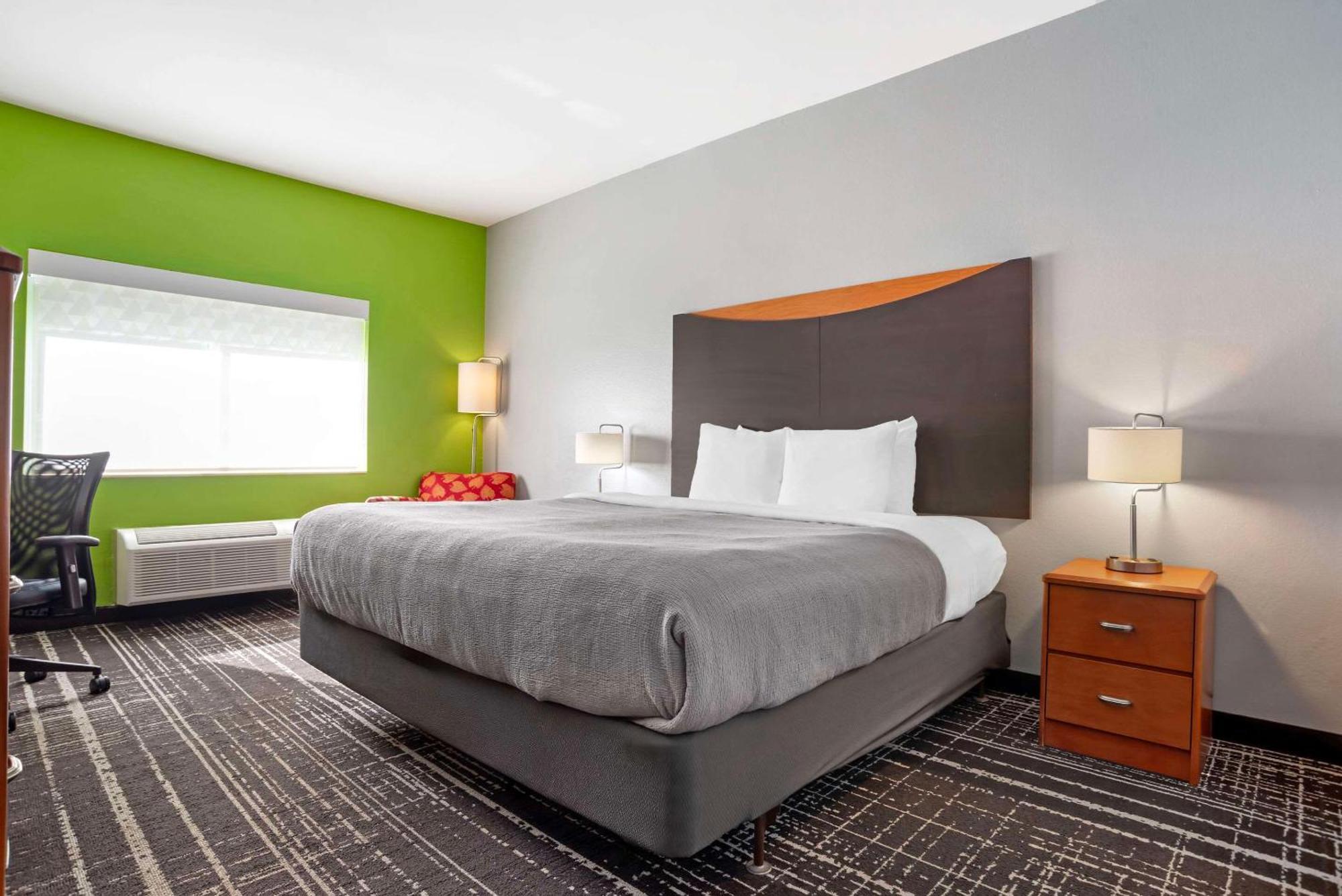 Quality Inn & Suites Birmingham - Highway 280 Eksteriør billede