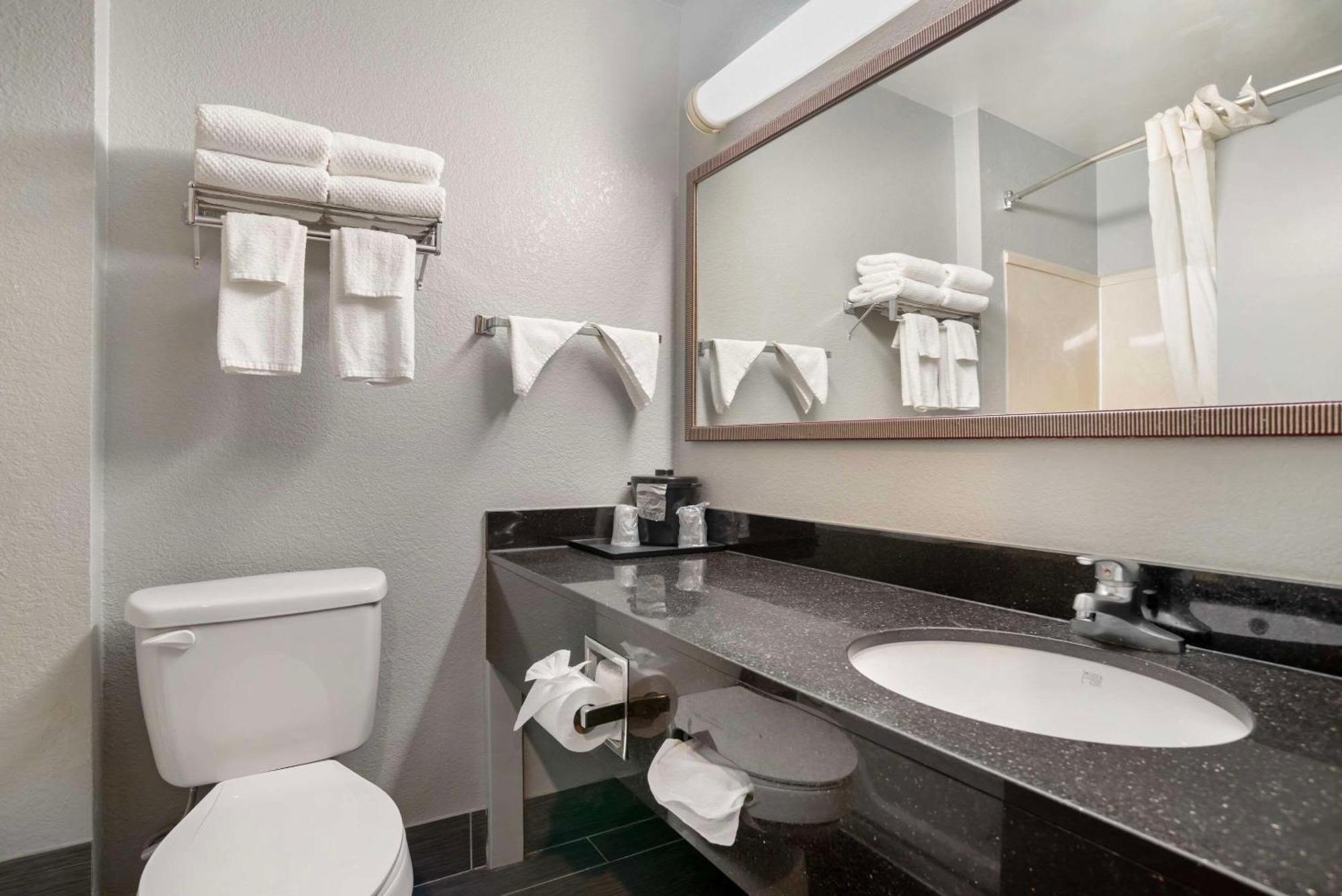 Quality Inn & Suites Birmingham - Highway 280 Eksteriør billede