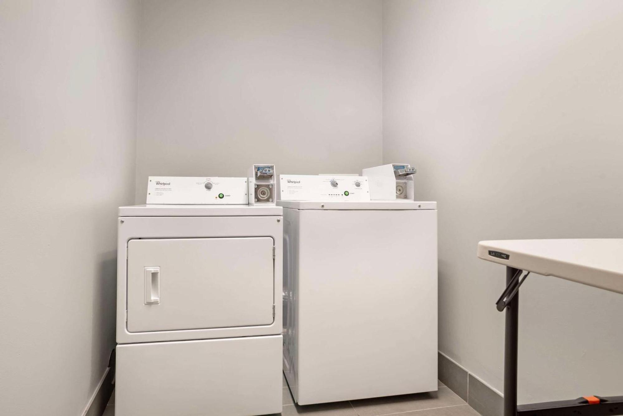 Quality Inn & Suites Birmingham - Highway 280 Eksteriør billede