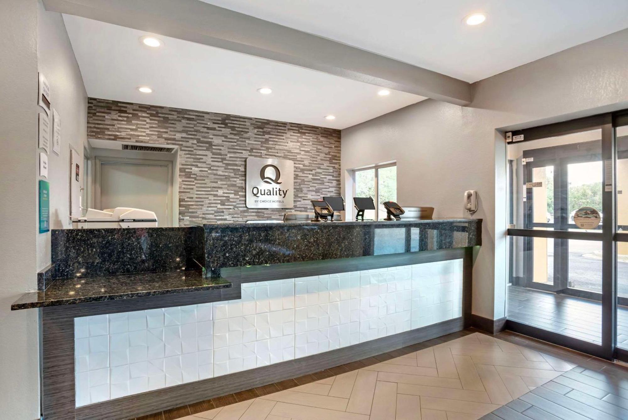 Quality Inn & Suites Birmingham - Highway 280 Eksteriør billede