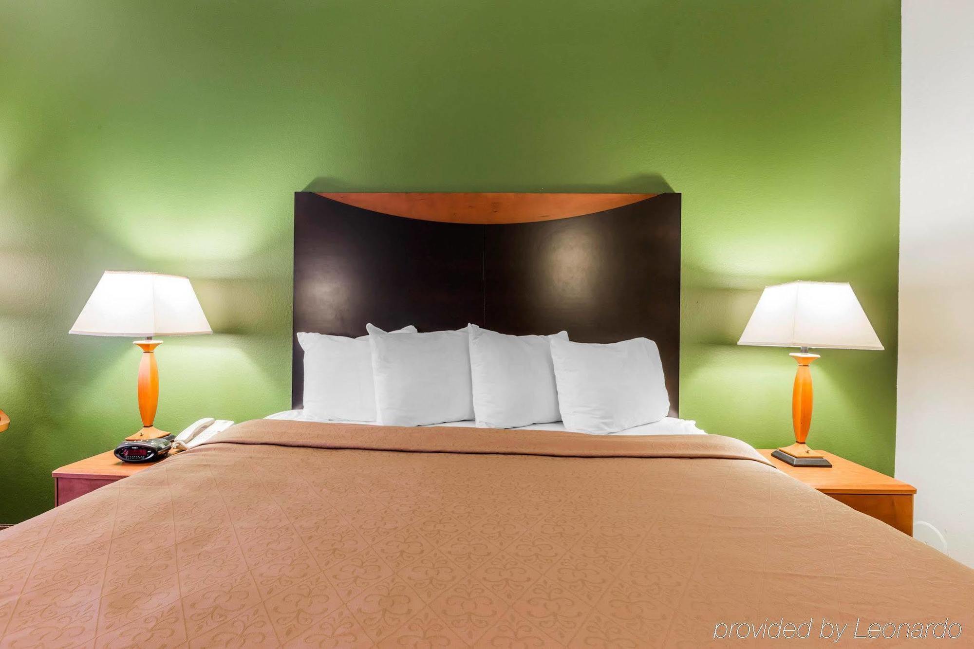 Quality Inn & Suites Birmingham - Highway 280 Eksteriør billede